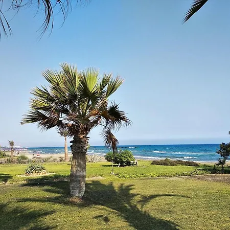 2-bedroom With Swimming Pool In Larnaca Apartment *